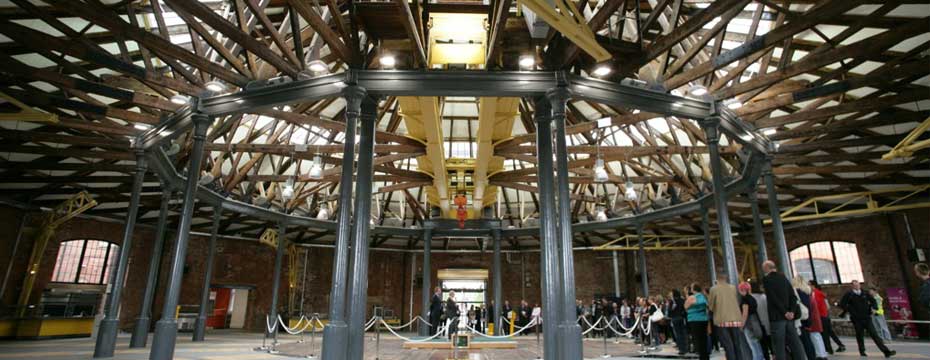 ROUNDHOUSE, DERBY COLLEGE. Inside Rotunda